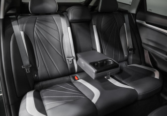 Подержанный автомобиль Geely Atlas 2024 года (30 фото)
