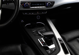 Подержанный автомобиль Audi A4 Sedan 2016 года (16 фото)