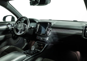 Подержанный автомобиль Volvo XC40 2018 года (9 фото)