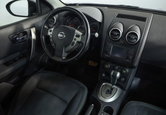 Подержанный автомобиль Nissan Qashqai 2010 года (8 фото)