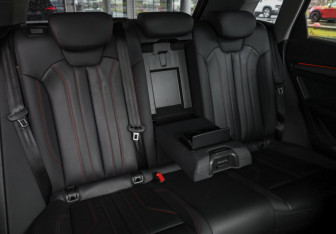 Подержанный автомобиль Audi Q5 2021 года (30 фото)