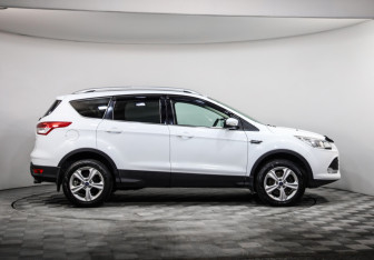 Подержанный автомобиль Ford Kuga 2016 года (4 фото)