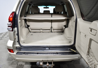 Подержанный автомобиль Toyota Land Cruiser Prado 2007 года (19 фото)