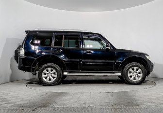 Подержанный автомобиль Mitsubishi Pajero 2011 года (4 фото)