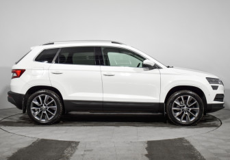 Подержанный автомобиль Skoda Karoq 2021 года (4 фото)