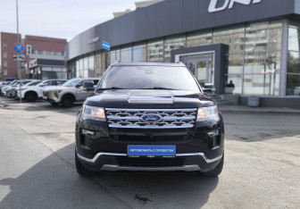 Подержанный автомобиль Ford Explorer 2018 года (2 фото)
