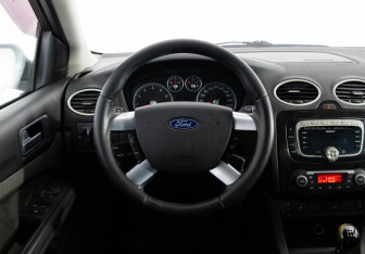 Подержанный автомобиль Ford Focus Sedan 2007 года (11 фото)
