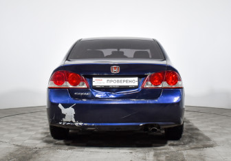 Подержанный автомобиль Honda Civic Sedan 2008 года (6 фото)