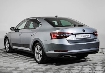 Подержанный автомобиль Skoda Superb Liftback 2016 года (7 фото)