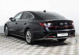 Подержанный автомобиль Hyundai Sonata 2021 года (7 фото)