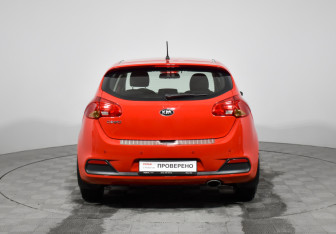 Подержанный автомобиль Kia Ceed Hatchback 2015 года (6 фото)