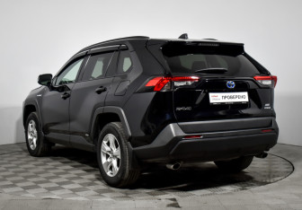 Подержанный автомобиль Toyota RAV4 2020 года (7 фото)