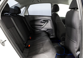 Подержанный автомобиль Volkswagen Polo Sedan 2015 года (16 фото)