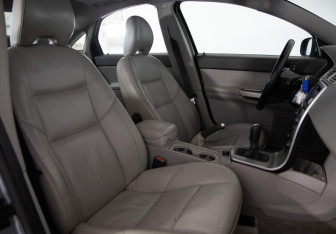 Подержанный автомобиль Volvo S40 2006 года (11 фото)
