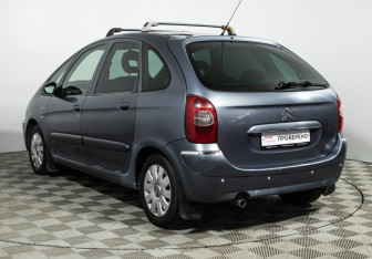 Подержанный автомобиль Citroen Xsara Picasso 2006 года (7 фото)