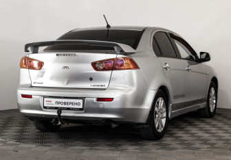 Подержанный автомобиль Mitsubishi Lancer Sedan 2008 года (5 фото)