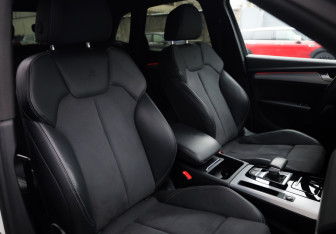 Подержанный автомобиль Audi Q5 2021 года (25 фото)