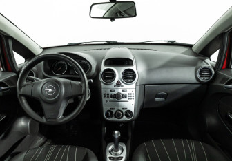 Подержанный автомобиль Opel Corsa 2010 года (13 фото)