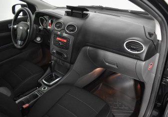 Подержанный автомобиль Ford Focus Sedan 2011 года (12 фото)