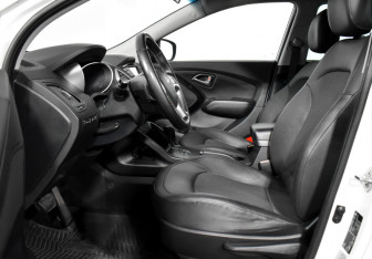 Подержанный автомобиль Hyundai ix35 2015 года (10 фото)