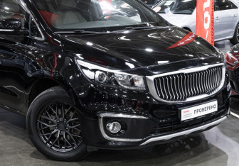 Подержанный автомобиль Kia Carnival 2017 года (5 фото)