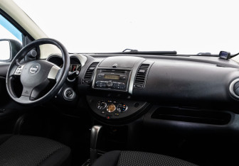 Подержанный автомобиль Nissan Note 2006 года (9 фото)