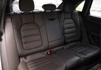 Подержанный автомобиль Porsche Macan 2019 года (31 фото)