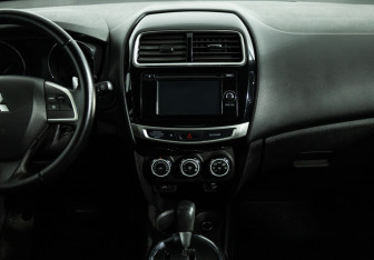 Подержанный автомобиль Mitsubishi ASX 2014 года (14 фото)