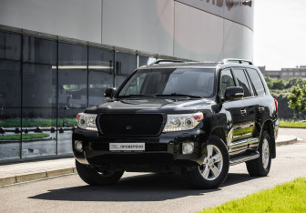 Подержанный автомобиль Toyota Land Cruiser Suv 2013 года (1 фото)