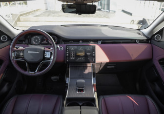 Подержанный автомобиль Land Rover Range Rover Evoque 2024 года (14 фото)