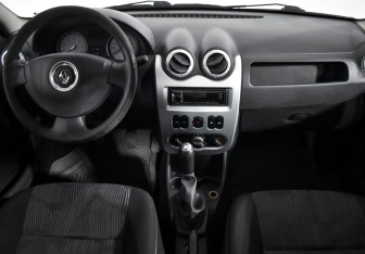 Подержанный автомобиль Renault Logan Sedan 2010 года (13 фото)
