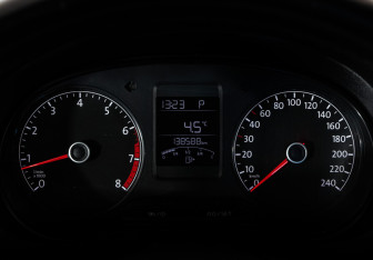 Подержанный автомобиль Volkswagen Polo Sedan 2017 года (18 фото)