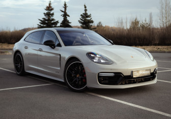 Подержанный автомобиль Porsche Panamera Wagon 2019 года (5 фото)