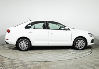 Подержанный автомобиль Skoda Rapid Liftback 2021 года (4 фото)