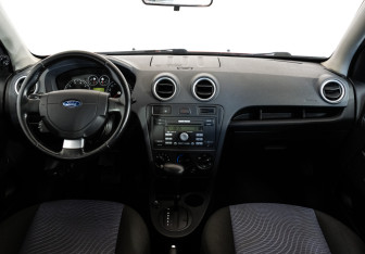 Подержанный автомобиль Ford Fusion 2008 года (10 фото)