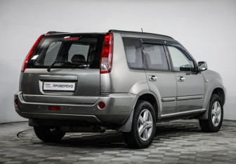 Подержанный автомобиль Nissan X-Trail 2006 года (5 фото)
