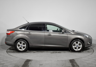 Подержанный автомобиль Ford Focus Sedan 2012 года (4 фото)