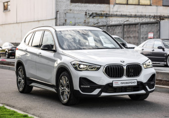 Подержанный автомобиль BMW X1 2019 года (5 фото)