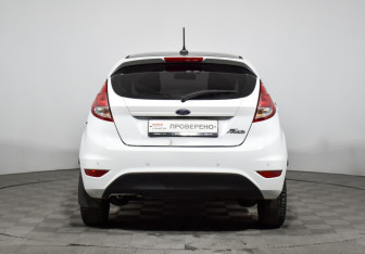 Подержанный автомобиль Ford Fiesta Hatchback 2017 года (6 фото)