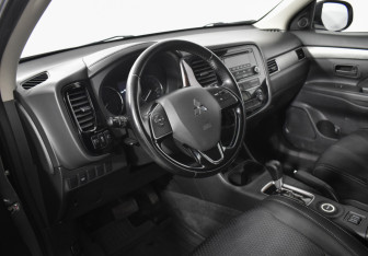 Подержанный автомобиль Mitsubishi Outlander 2016 года (9 фото)