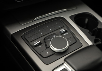 Подержанный автомобиль Audi Q7 2016 года (21 фото)