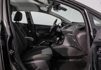 Подержанный автомобиль Ford Fiesta Sedan 2016 года (23 фото)