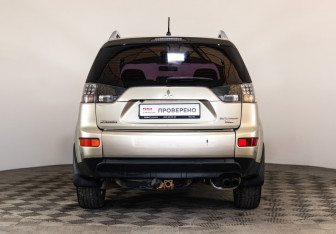 Подержанный автомобиль Mitsubishi Outlander 2008 года (6 фото)