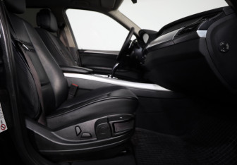 Подержанный автомобиль BMW X5 2010 года (26 фото)