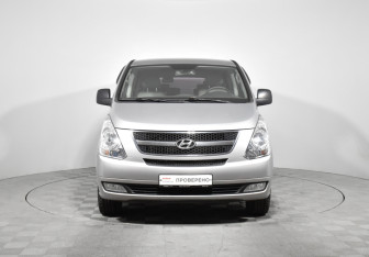 Подержанный автомобиль Hyundai Grand Starex 2014 года (2 фото)