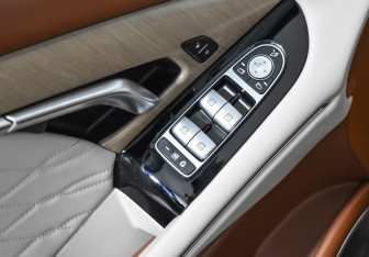 Подержанный автомобиль Voyah Free 2022 года (10 фото)