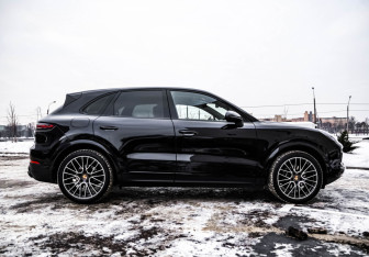 Подержанный автомобиль Porsche Cayenne 2019 года (7 фото)
