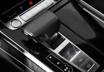 Подержанный автомобиль Audi Q8 2019 года (12 фото)