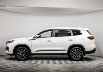 Подержанный автомобиль Chery Tiggo 8 Pro Max 2024 года (8 фото)