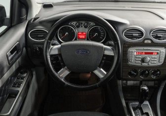 Подержанный автомобиль Ford Focus Hatchback 2008 года (11 фото)